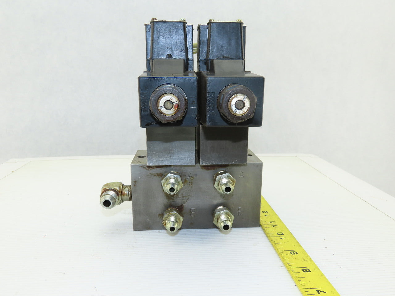 Daikin JSO-G02-2BA-20-N 4/3 Way Solenoid Operated Valve Check Manifold Bank