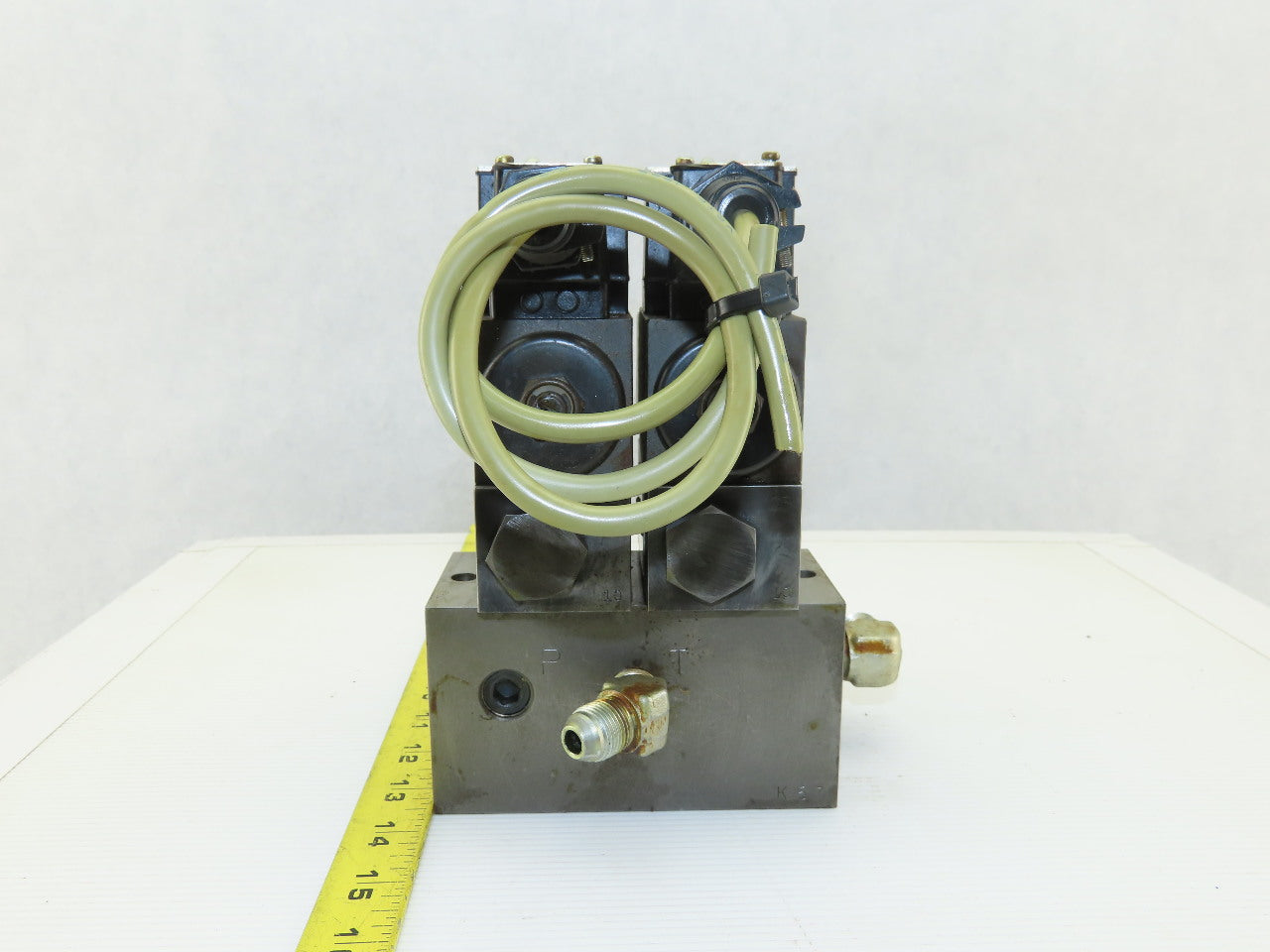 Daikin JSO-G02-2BA-20-N 4/3 Way Solenoid Operated Valve Check Manifold Bank