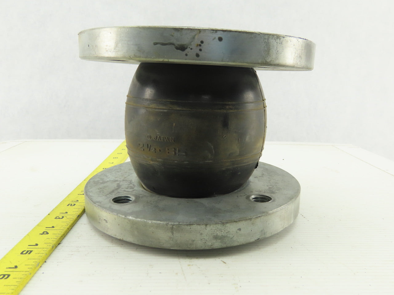 Metraflex 2-1/2" x 5" Raised Rubber Flange Flexible Coupling 150LB