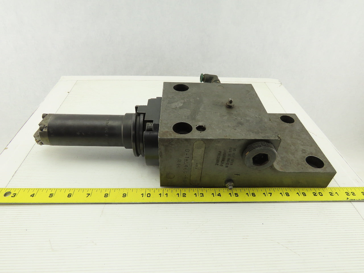 Kennametal D-185460-R01 Hybrid Turret Tool Holder Block Right Hand W/ Tooling