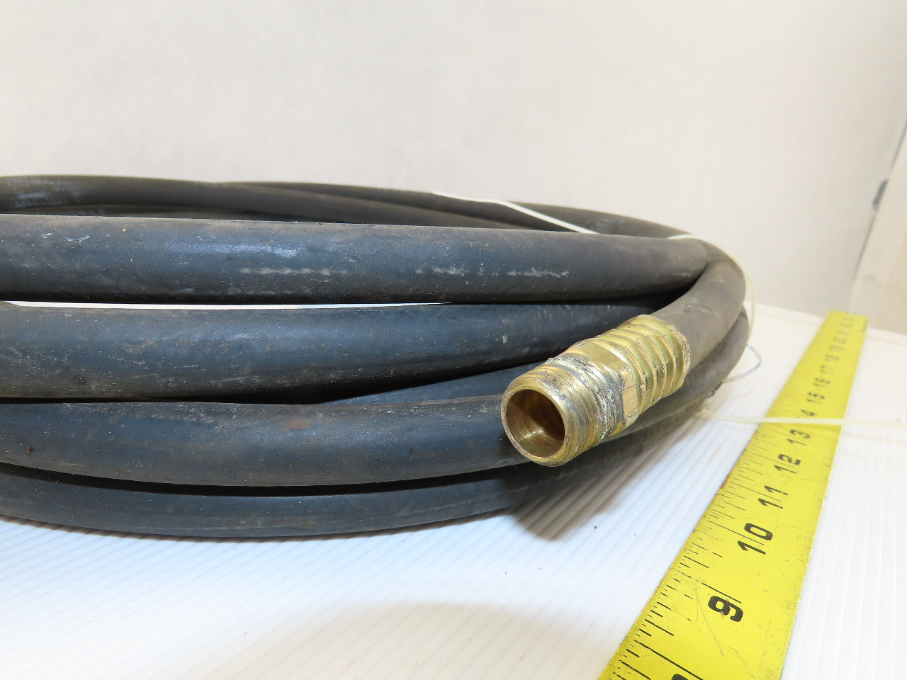Dayton 3/8" Low Pressure Rubber Hose 200 PSI WP 3/8" Male Non Swivel 30'