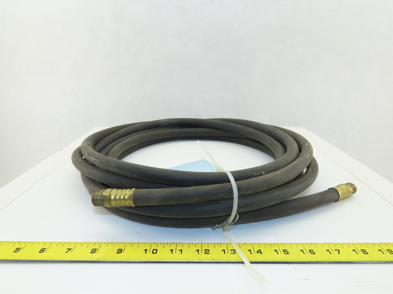 Dayton 3/8" Low Pressure Rubber Hose 200 PSI WP 3/8" Male Non Swivel 30'