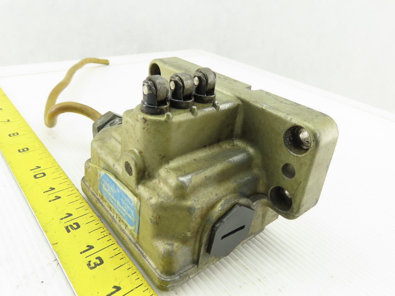 Honeywell LDV-5312DT 10A 125/250V 3 Way Plunger Roller Microswitch