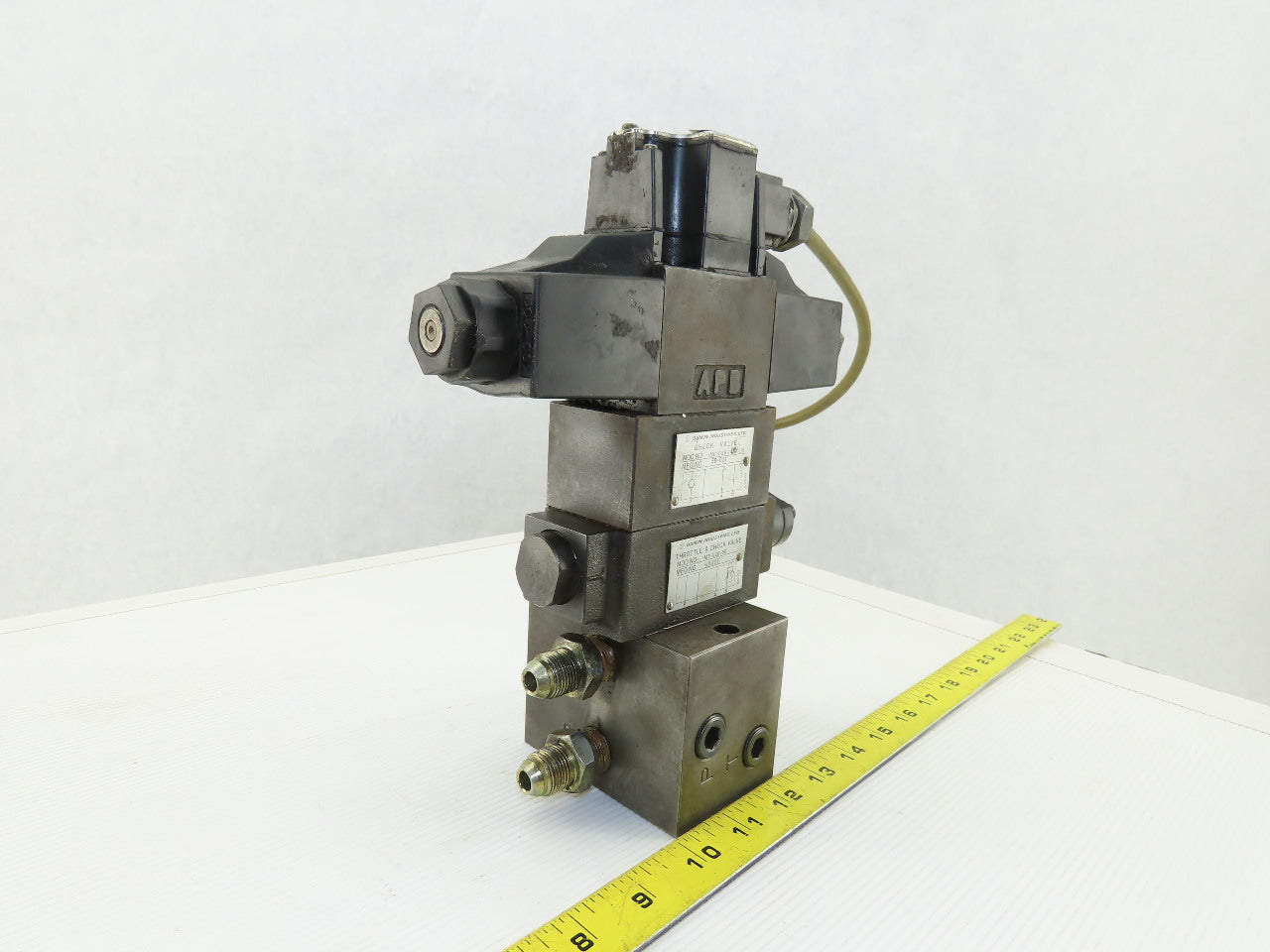 Daikin KSO-G02-2NA-10-N 4/3 Way Closed Center Hydraulic Valve Check Manifold