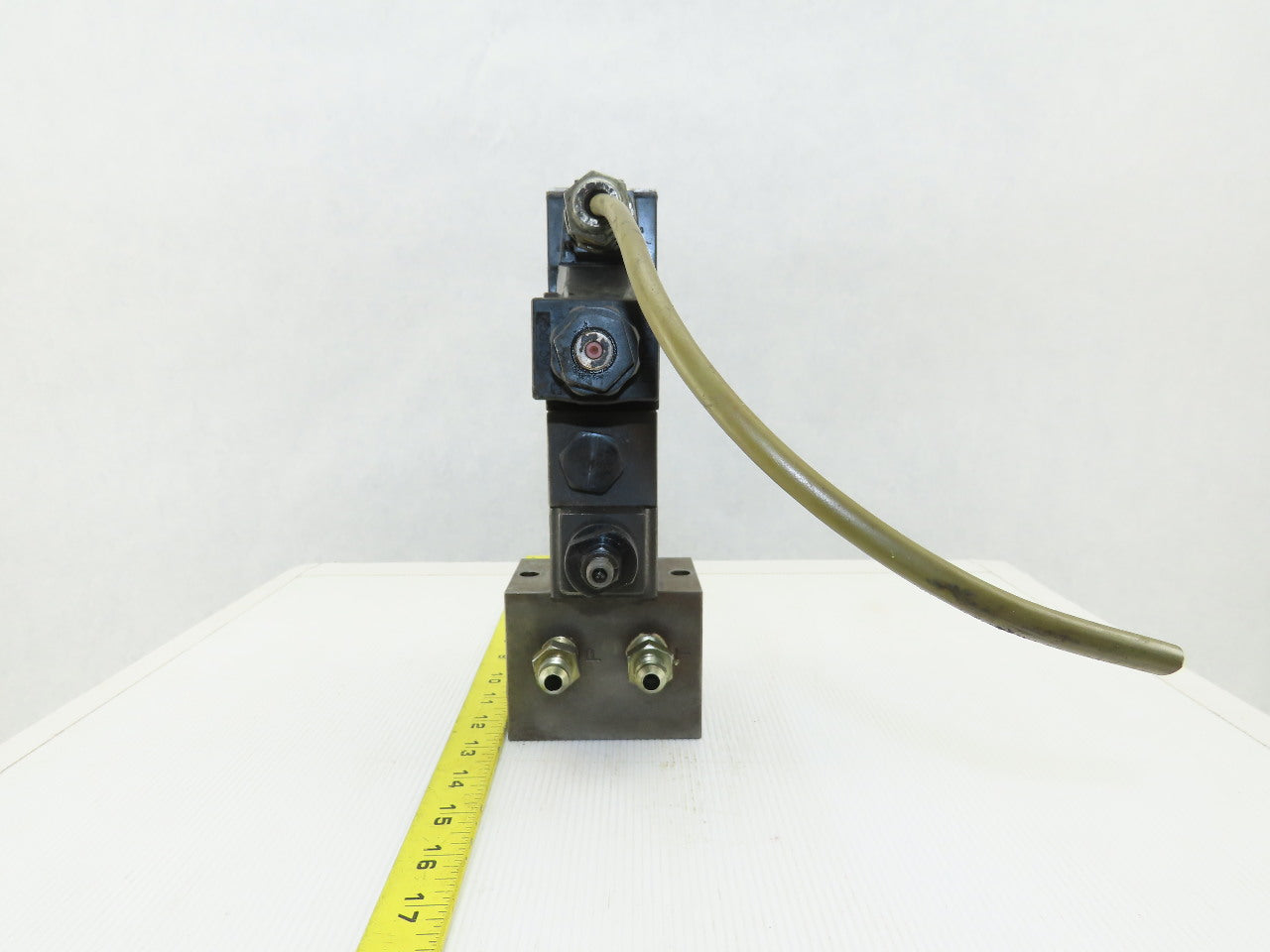 Daikin KSO-G02-2NA-10-N 4/3 Way Closed Center Hydraulic Valve Check Manifold