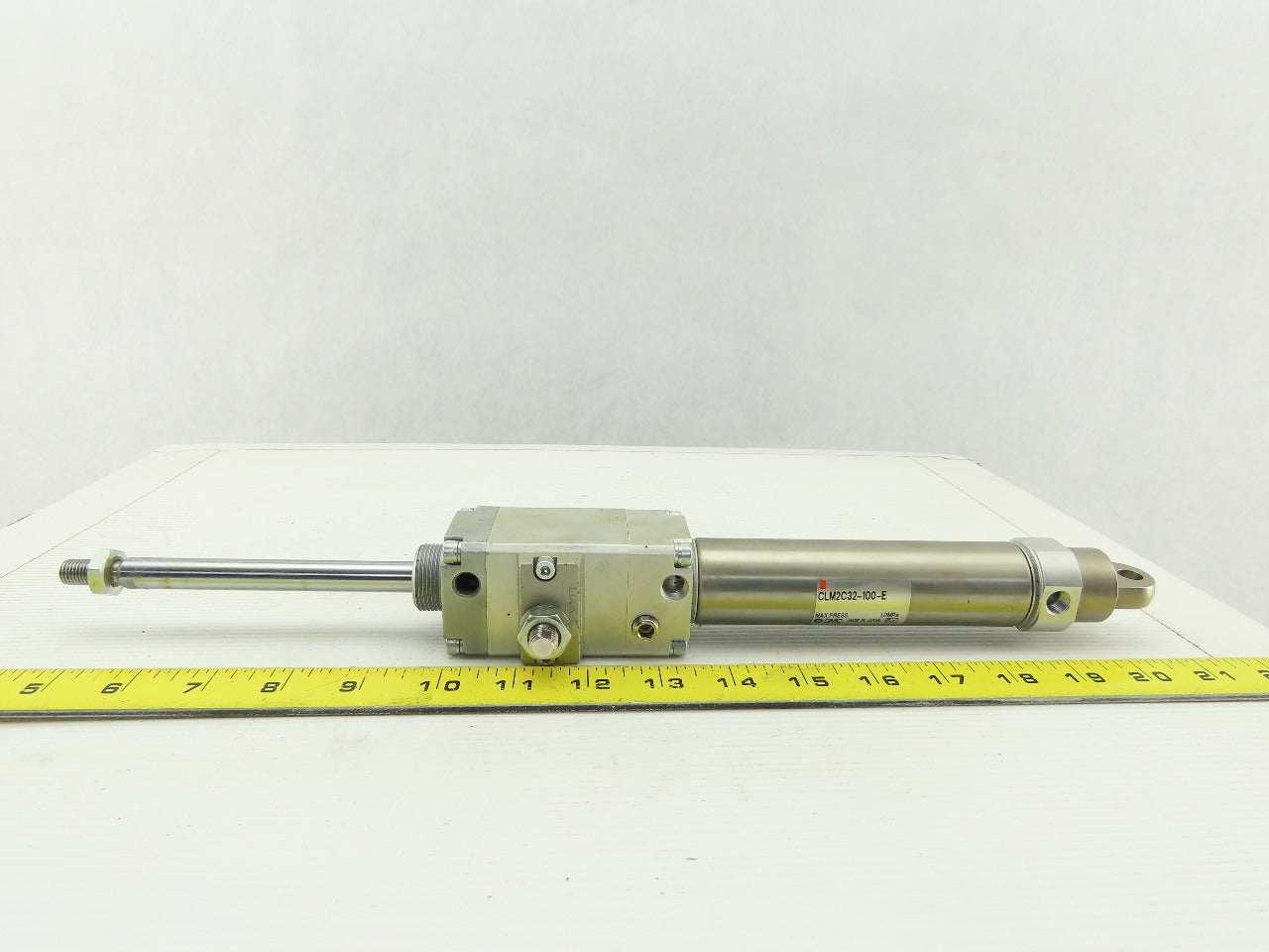 SMC CLM2C32-100-E 32mm OD 100mm Stroke Double Acting Fine Lock Lock-Up Cylinder
