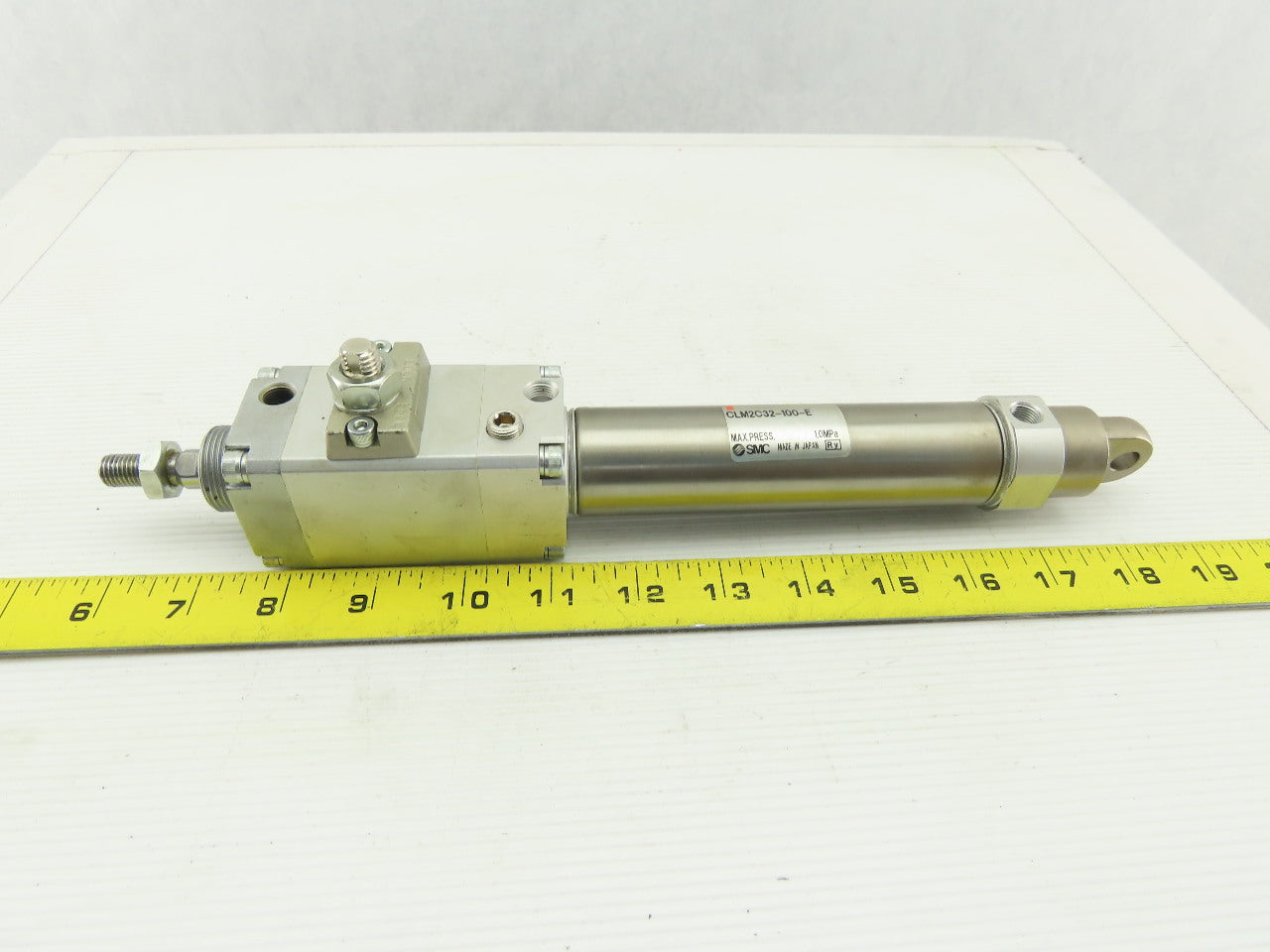 SMC CLM2C32-100-E 32mm OD 100mm Stroke Double Acting Fine Lock Lock-Up Cylinder