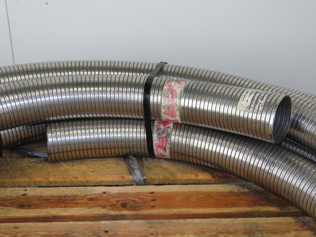U130S-LB-128-50 4" 0.18" Thick 304 SS Interlock Corrugated Duct Tube Pipe 60'
