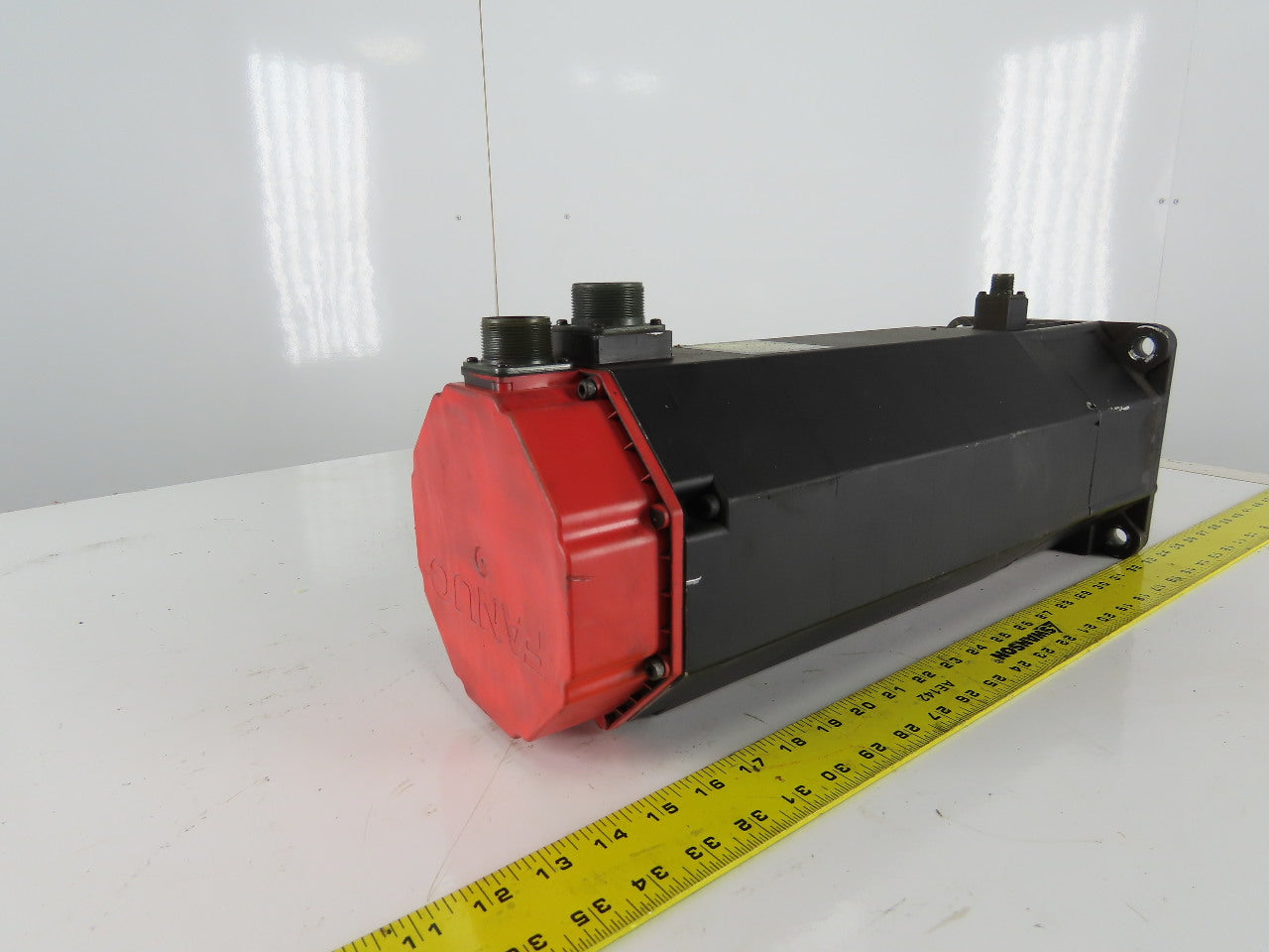 Fanuc A06B-0590-B206 Model 30S AC Servo Motor 156V 3Ph 1200RPM W/ Brake Encoder