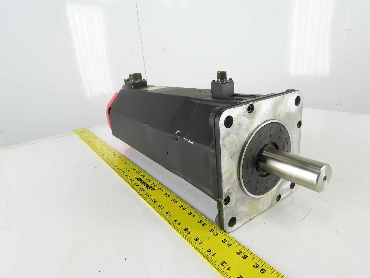 Fanuc A06B-0590-B206 Model 30S AC Servo Motor 156V 3Ph 1200RPM W/ Brake Encoder