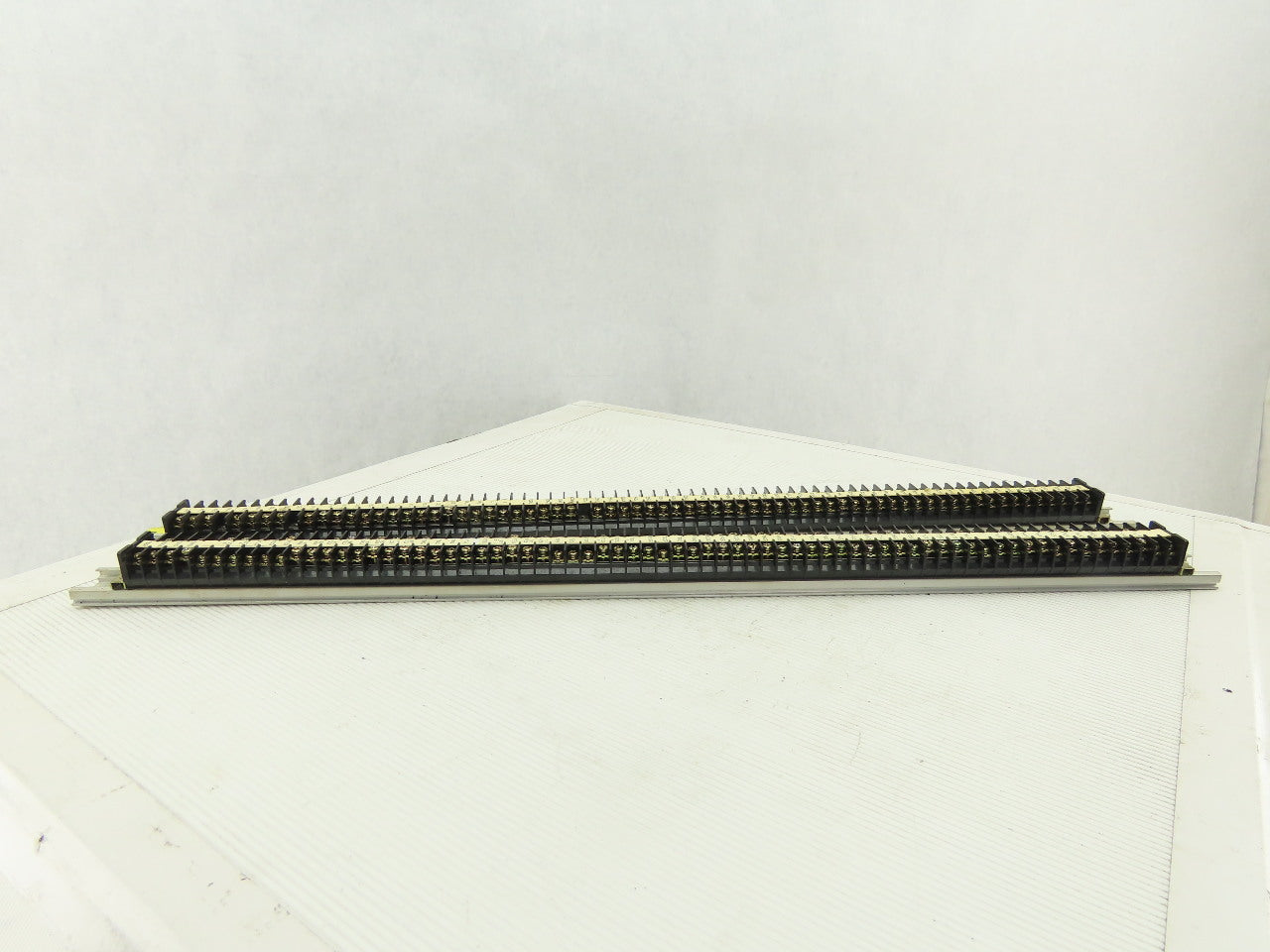 Togi CTL-15 600V 15A Wire Terminal Block On Rail Lot Of 140