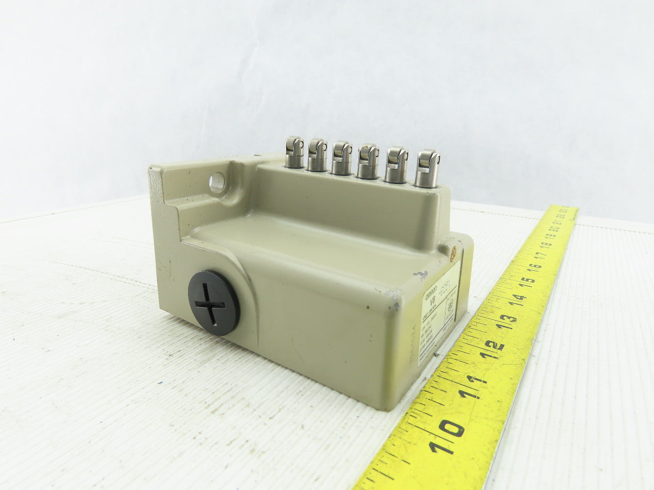 Omron VB-6251 6 Position Limit Switch Housing Only