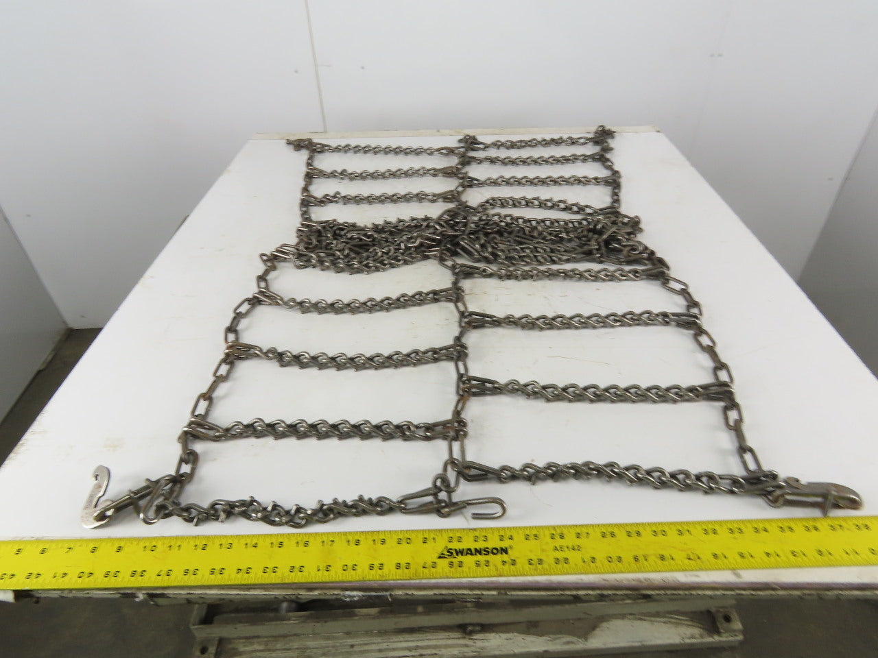 25" x 72" Snow Traction Tire Chain V-Bar Cross Chain Set of 2