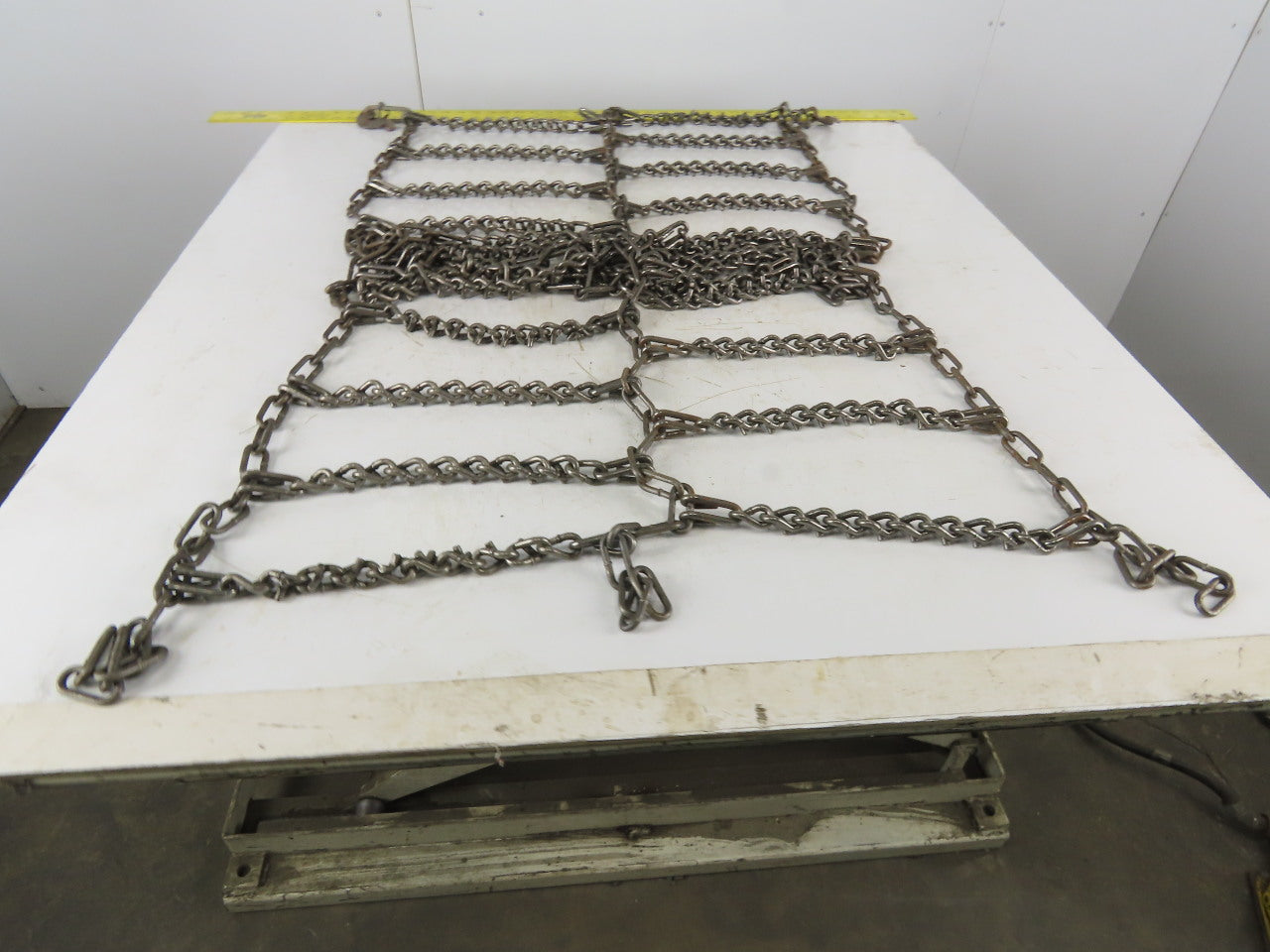 25" x 72" Snow Traction Tire Chain V-Bar Cross Chain Set of 2