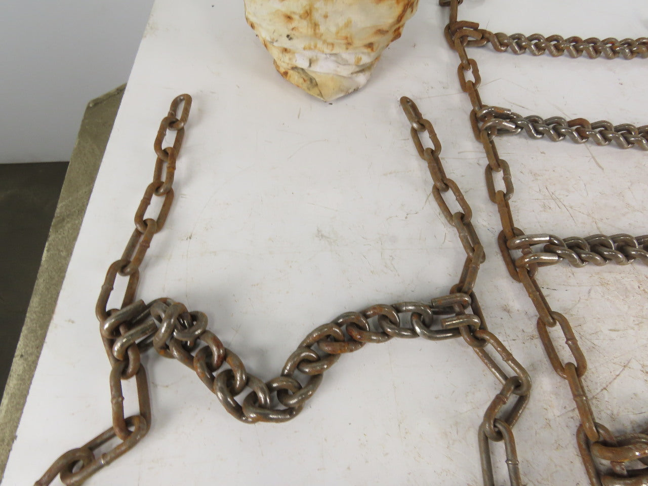 16" x 104" Snow Traction Tire Chain Set of 2