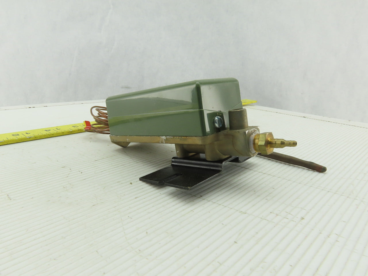 Johnson Controls T-5210-1135 200-400°F Temperature Transmitter