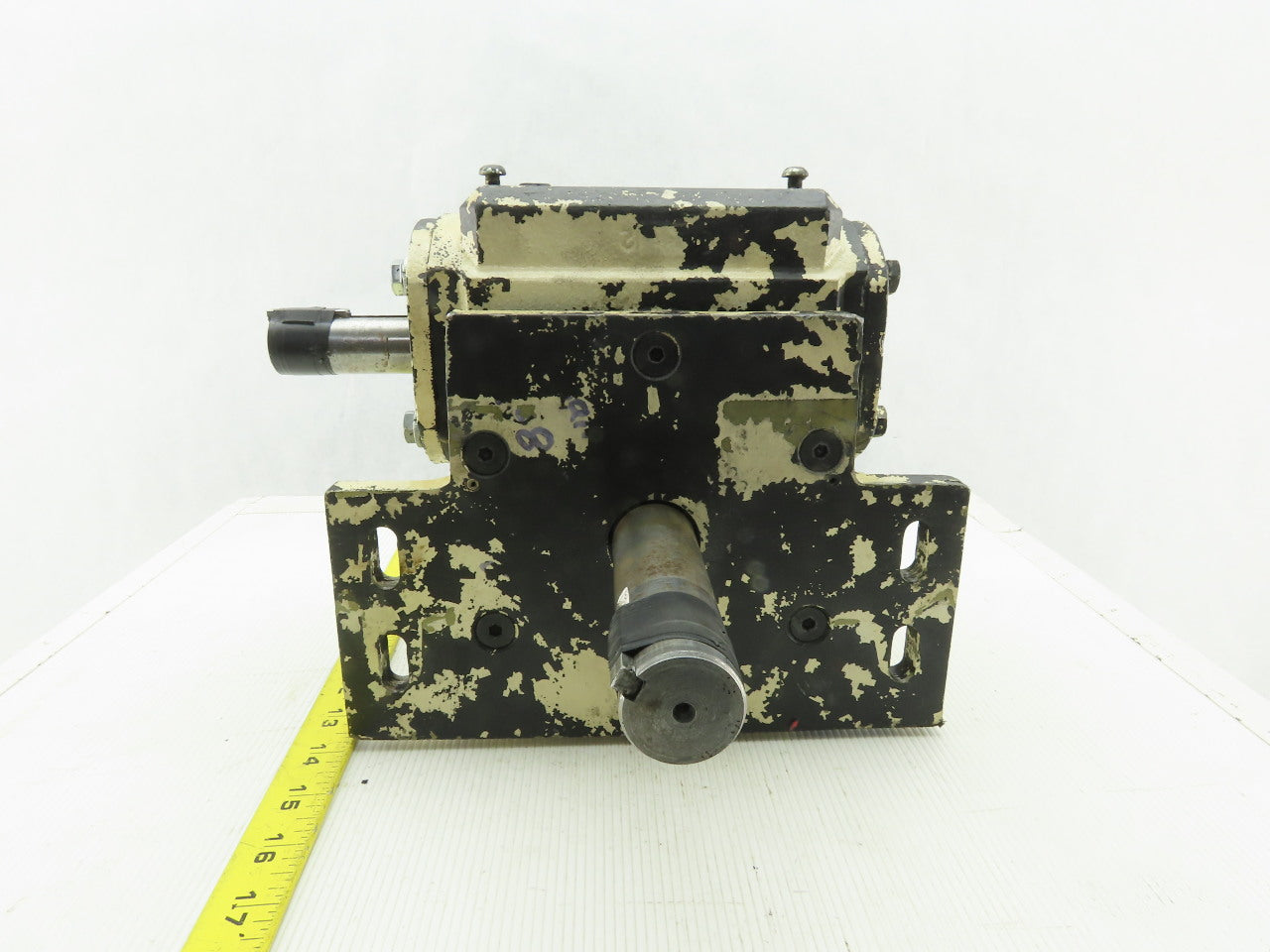 10:1 Ratio Right Angle Gear Reducer Removed From Thermwood Cartesian 5