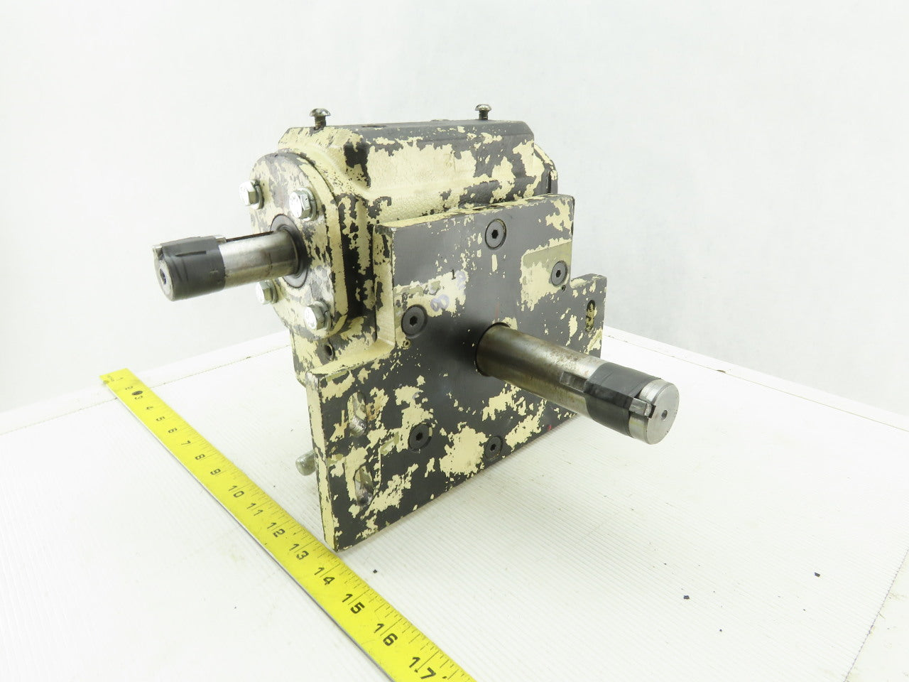 10:1 Ratio Right Angle Gear Reducer Removed From Thermwood Cartesian 5