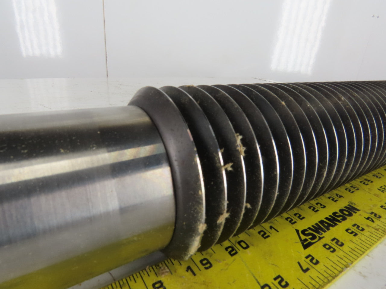 3-5/16" OD Industrial Pressure Slitter Cutter Roller 1-5/8" Shaft 32-1/2" OAL