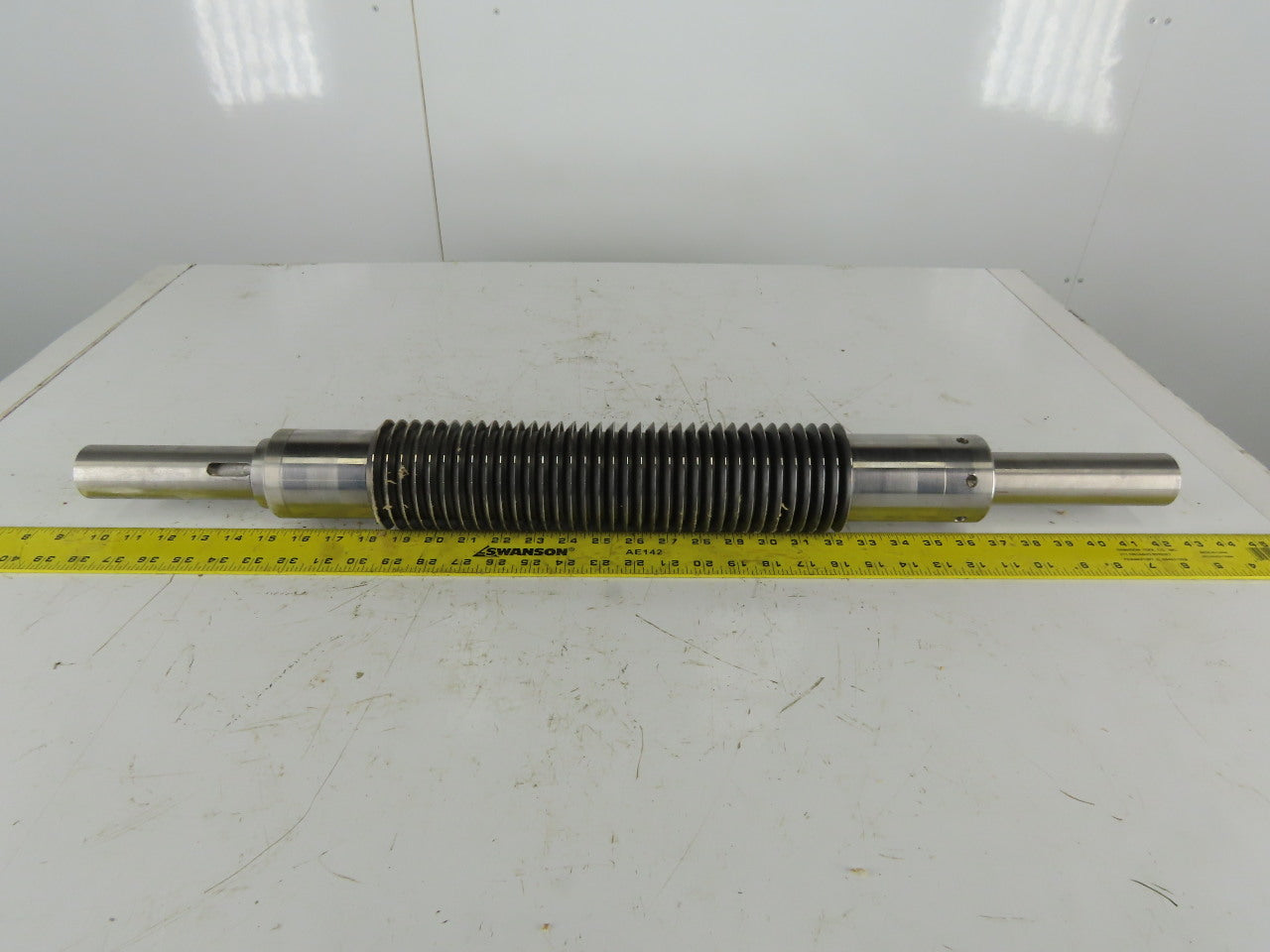 3-5/16" OD Industrial Pressure Slitter Cutter Roller 1-5/8" Shaft 32-1/2" OAL