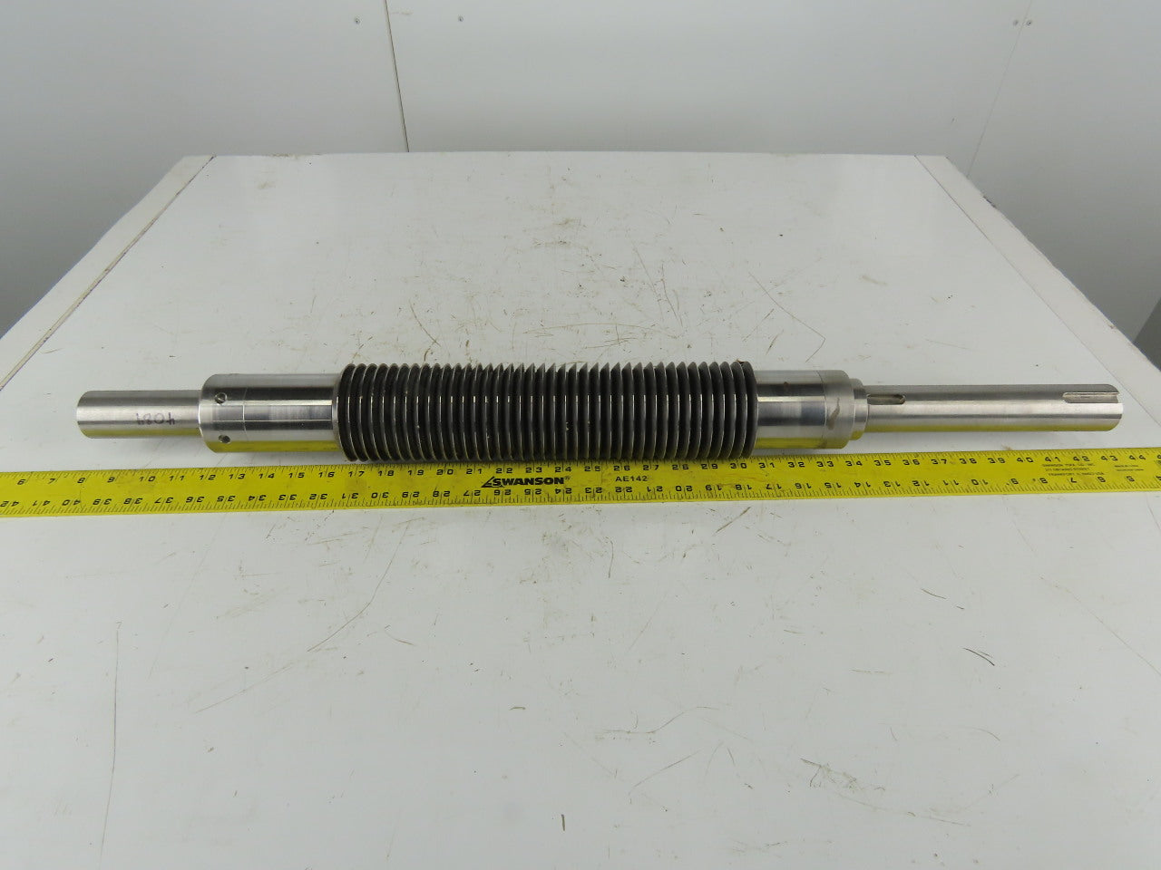 3-5/16" OD Industrial Pressure Slitter Cutter Roller 1-5/8" Shaft 32-1/2" OAL