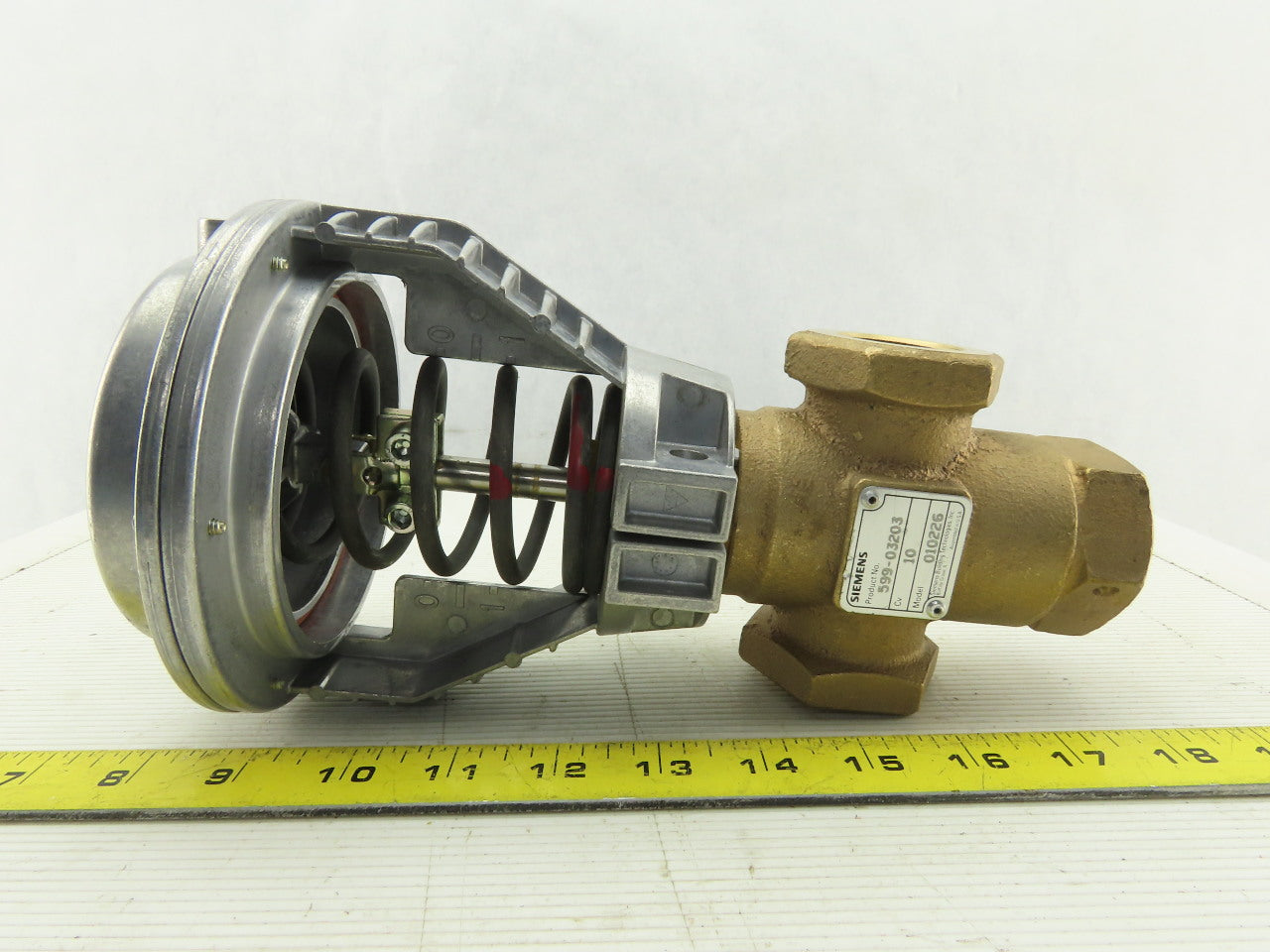 Siemens 599-01083 Model 010226 3 Way Pneumatic Actuator 4" 10-15 PSI 1" NPT Body