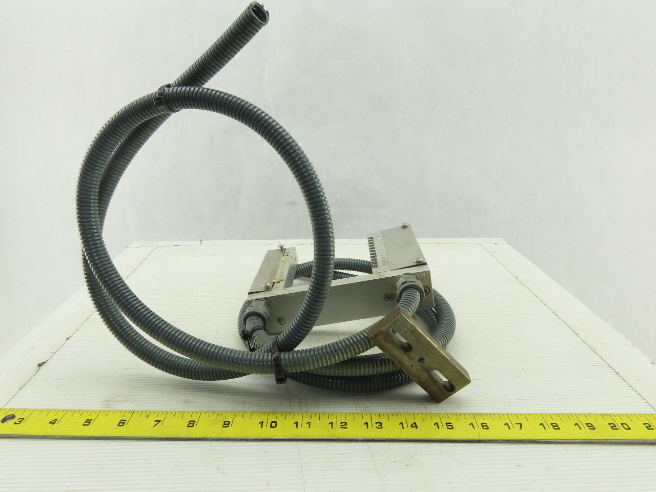 Keyence FU-77 Fiber Optic Material Pass Through Sensor 22 Sensors