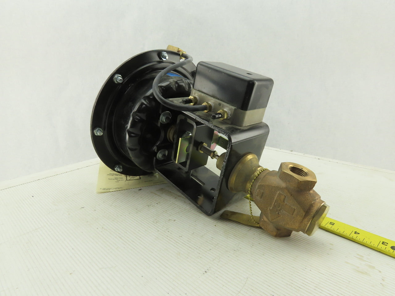 JOHNSON CONTROLS MP821D Pneumatic Valve Actuator,4 to 8 Spring 1/2 NPT Bronze