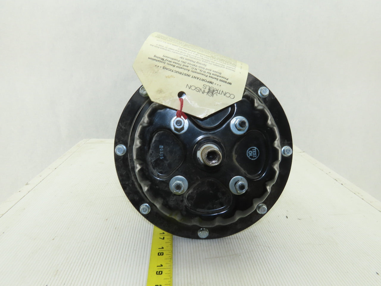 JOHNSON CONTROLS MP821D Pneumatic Valve Actuator,4 to 8 Spring 1/2 NPT Bronze