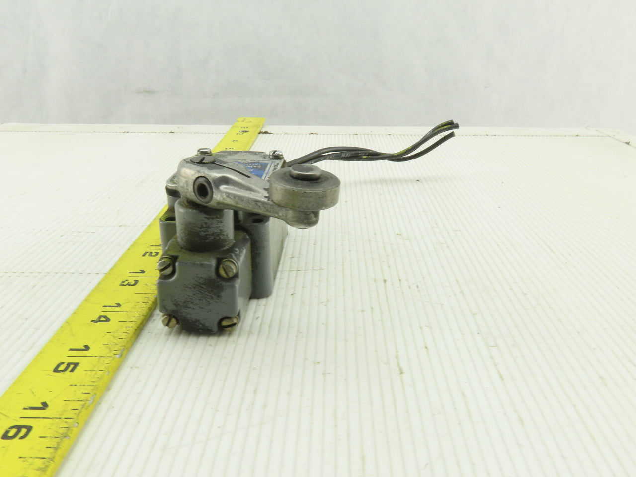 Micro Switch 1LS1-1 125-250/480V 10A Rocker Cam Limit Switch