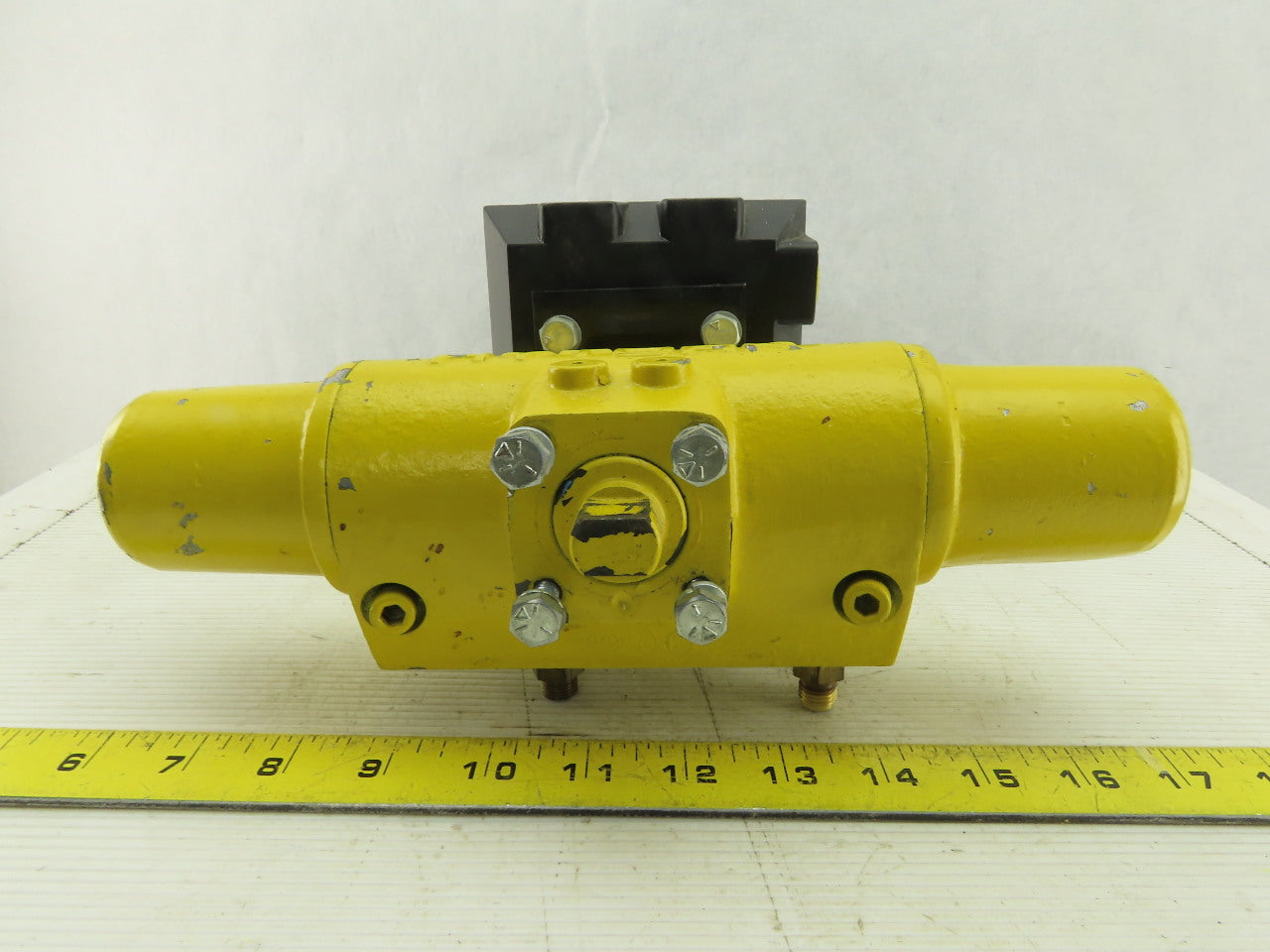 Hytork Pneumatic Actuator W/Accutrak Dual Display Monitor 1/4"NPT