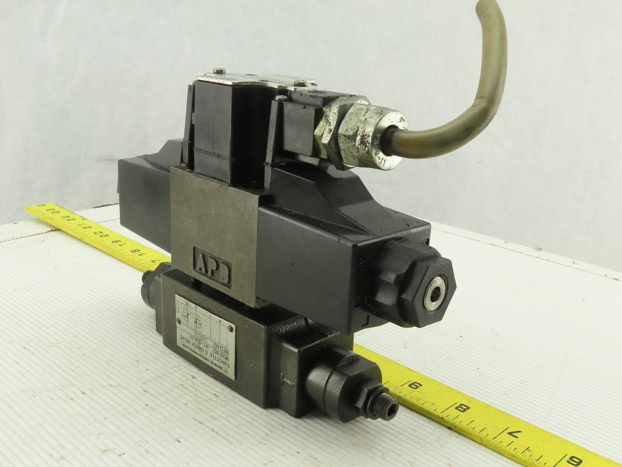 Daikin KSO-G02-2CA-10-N 3 Position Hydraulic Control Valve W/ Throttle Check