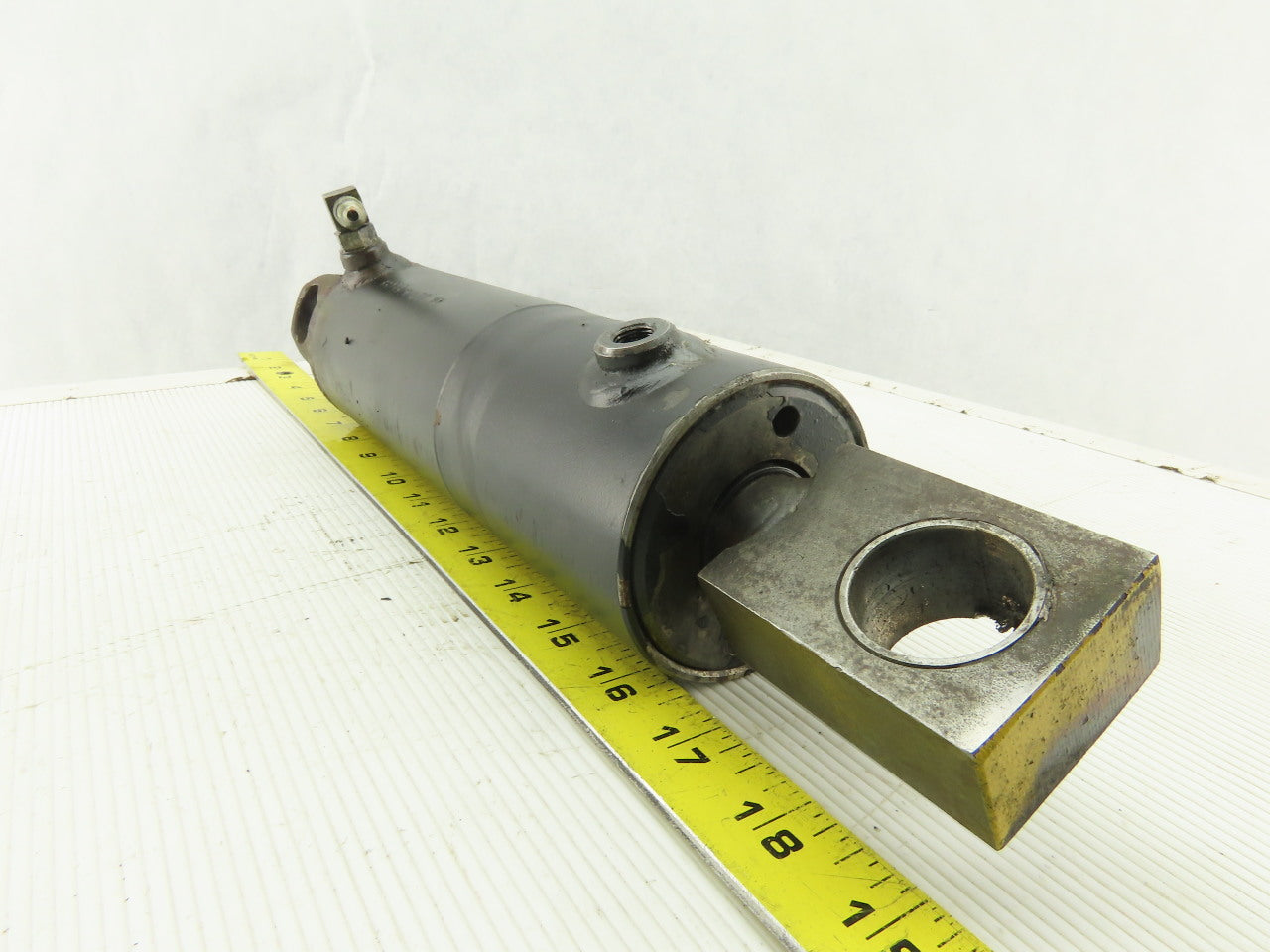Yale LEF 22 Hydraulic Cylinder From Yale Model MPE060 6000# End Rider Walkie