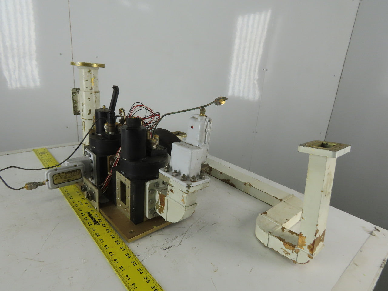 Avantek ATL-4219B Microwave Antenna Amplifier Assembly