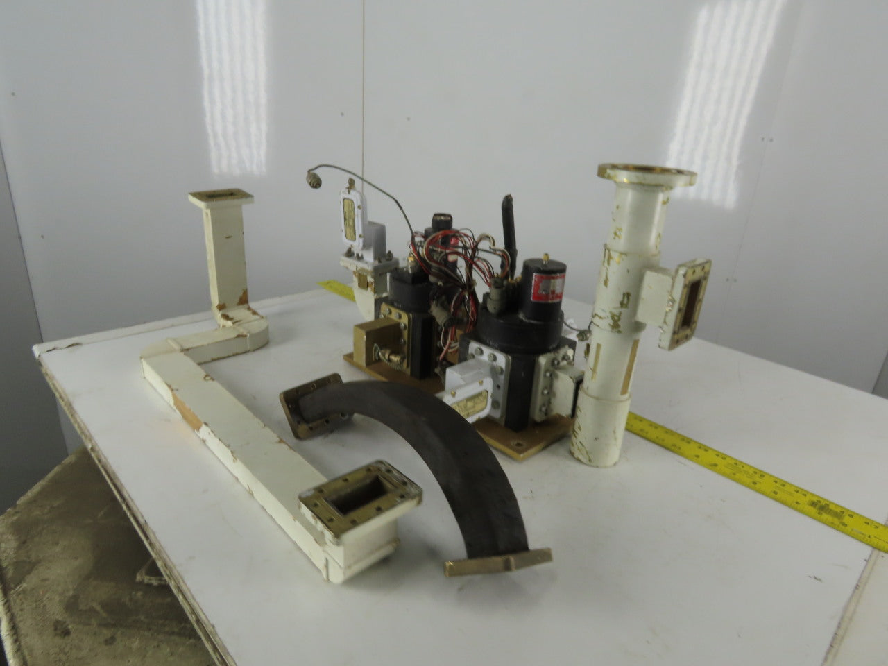Avantek ATL-4219B Microwave Antenna Amplifier Assembly