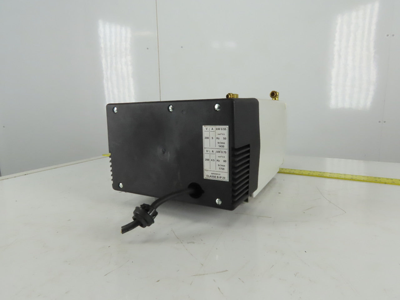 Leybold SV16 BR2W Sogevac 200V 50/60Hz 0.55kW oil Filled Rotary Vane Vacuum Pump