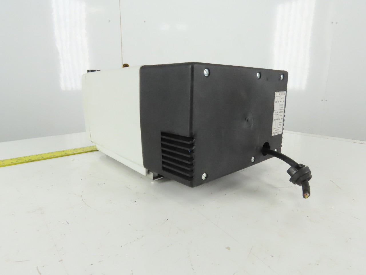 Leybold SV16 BR2W Sogevac 200V 50/60Hz 0.55kW oil Filled Rotary Vane Vacuum Pump