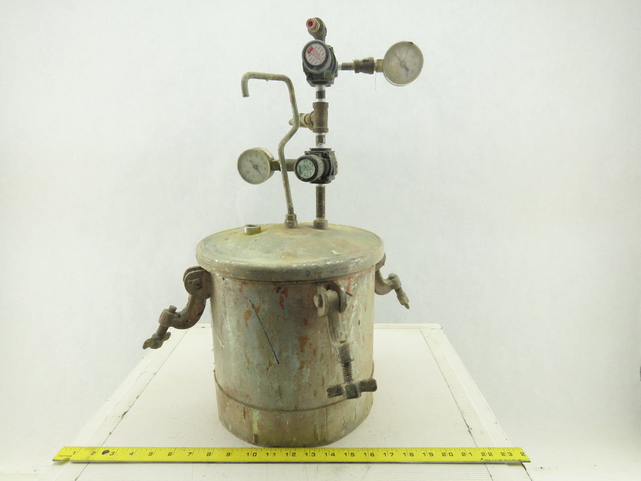 2.8 Gal 80 PSI Zinc Coated Steel Paint Pressure Tank Pot