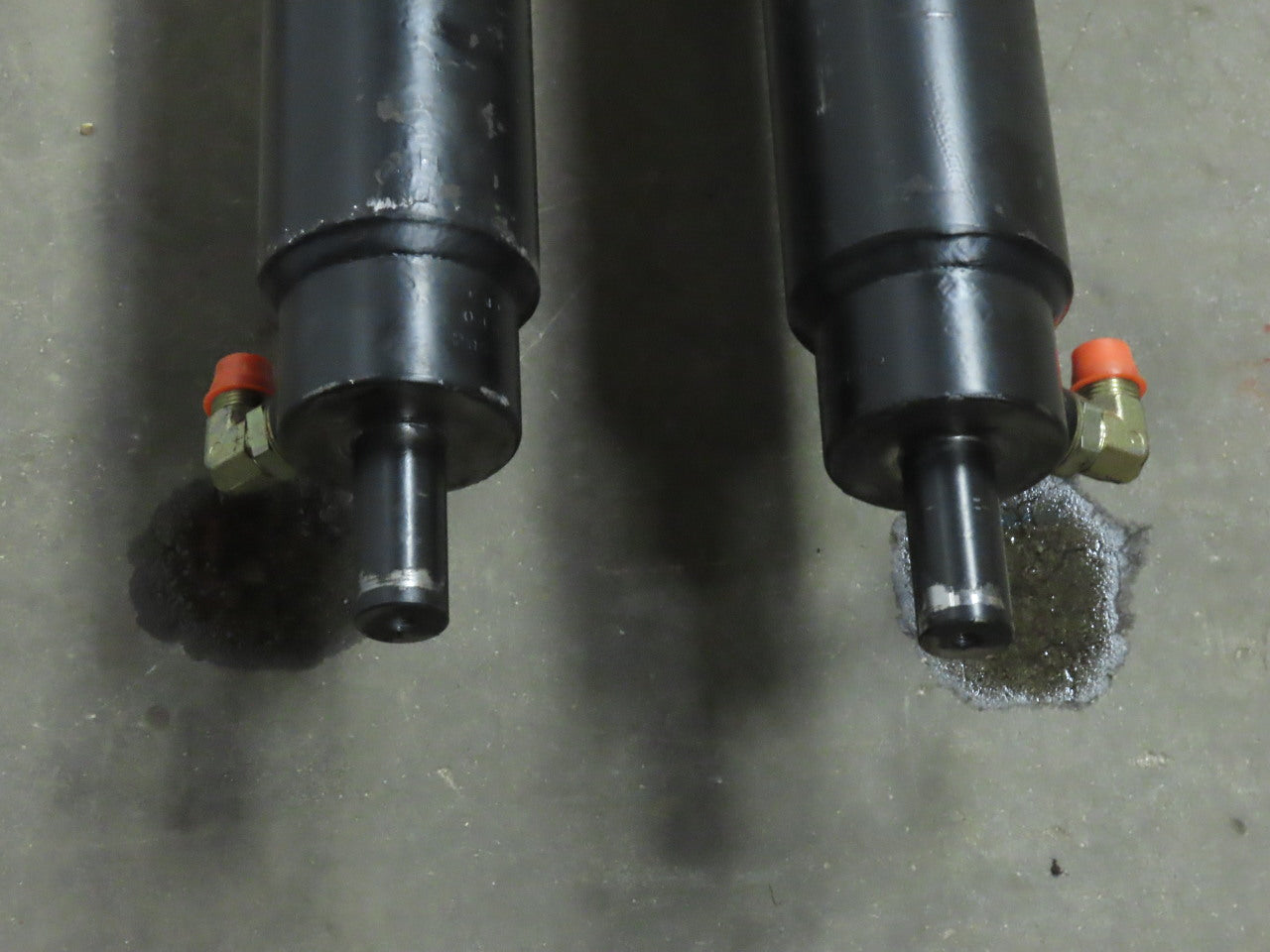 Hyster V40XMU Narrow Aisle Forklift  40' Lift Hydraulic Cylinder