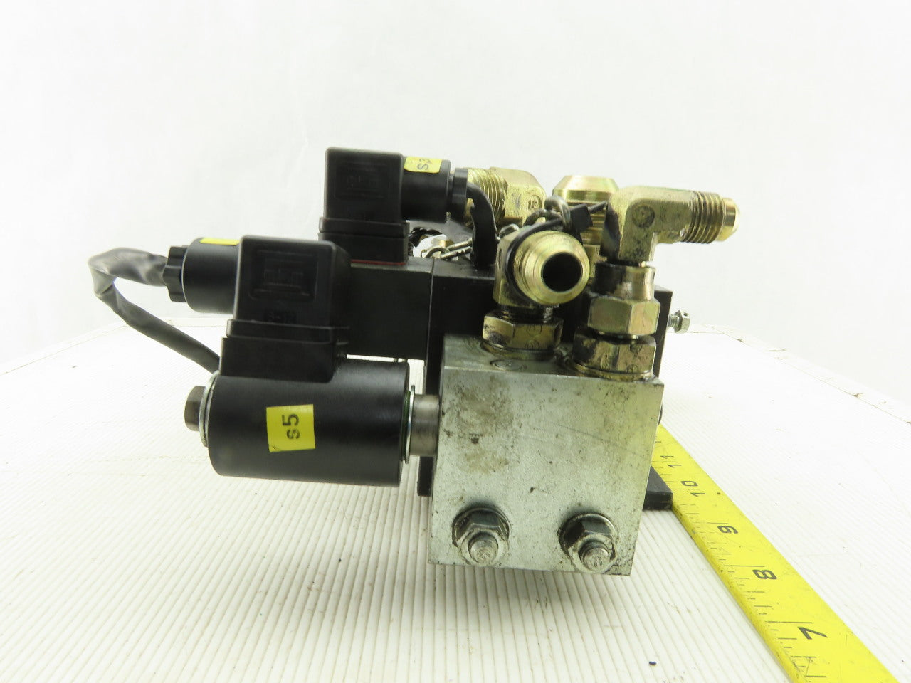 Hyster V40XMU Hydraulic Lifting Proportional Valve From Narrow Aisle Lift 24VDC