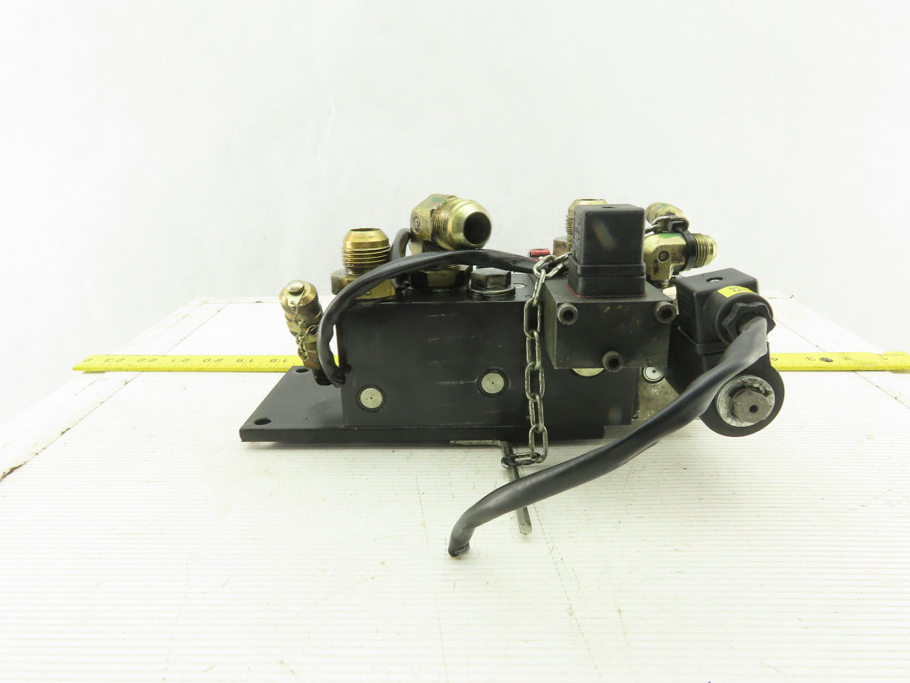 Hyster V40XMU Hydraulic Lifting Proportional Valve From Narrow Aisle Lift 24VDC