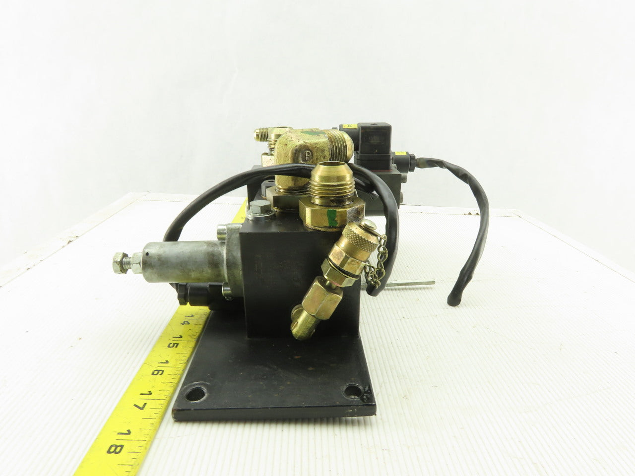Hyster V40XMU Hydraulic Lifting Proportional Valve From Narrow Aisle Lift 24VDC