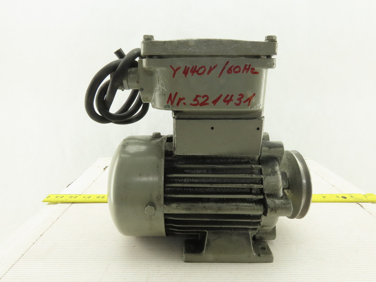 Loher DNGY-071AB-04 0.25kW 1690RPM 440Y 60Hz AC Motor