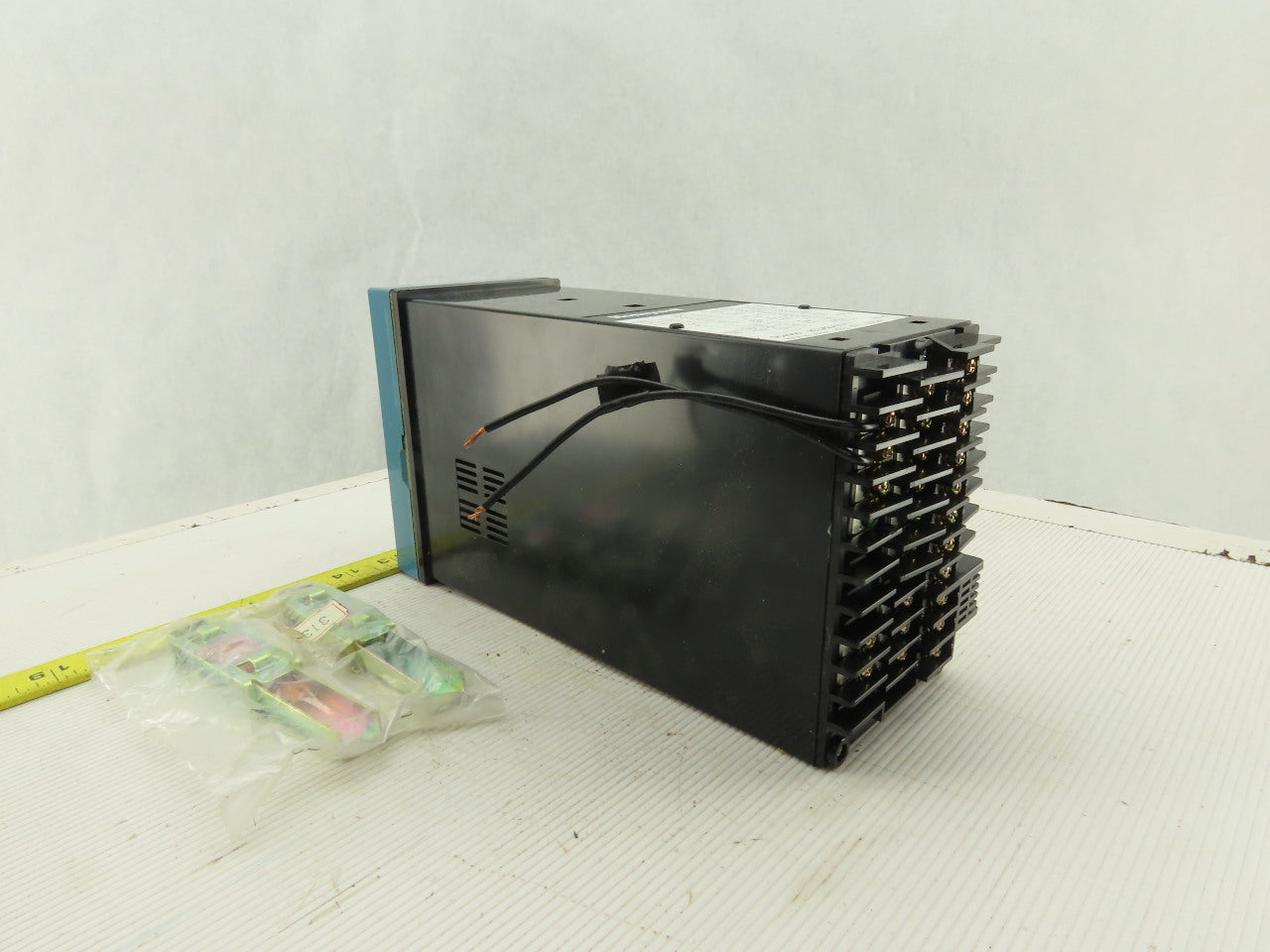 Honeywell DC40002G Programmable Temperature Controller
