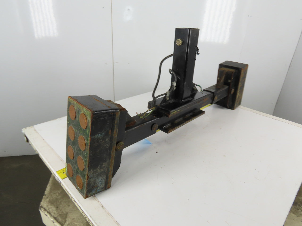 Enersys E-BBH-2-30-DS-SG Double Level Forklift Battery Bull Electromagnet 480V