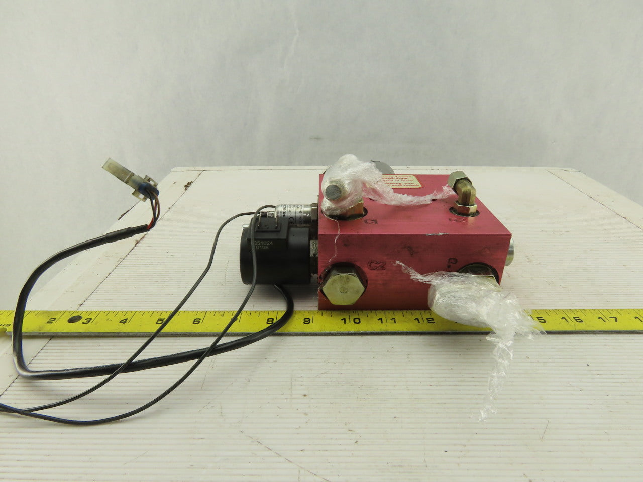 Raymond 560-OPC30TT Hydraulic Raise Lower Solenoid Valve Emergency Bypass 36V