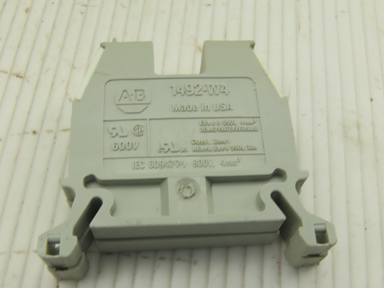 Allen Bradley 1492-W4 DIN Rail Mount Wire Terminal Blocks Lot Of 145 Pcs.