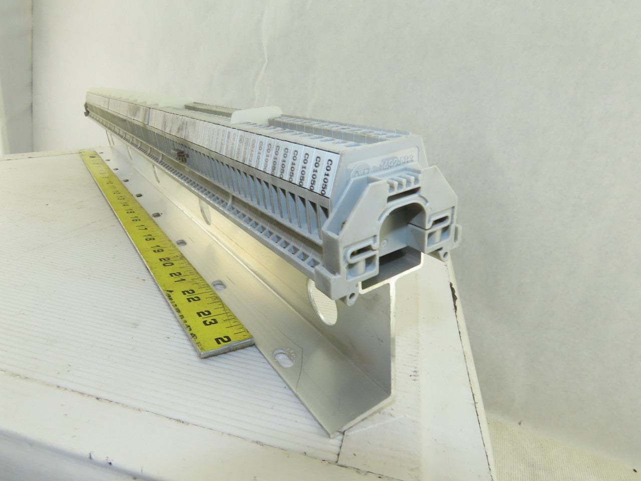 Allen Bradley 1492-W4 DIN Rail Mount Wire Terminal Blocks Lot Of 115