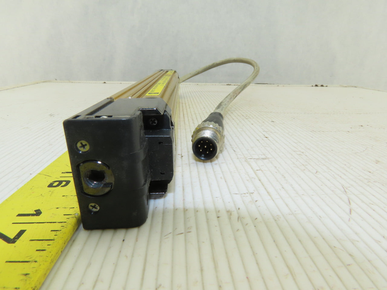 Omron F3SJ-A0245P20-L Safety Light Curtain Emitter Type 4 ESPE 24VDC
