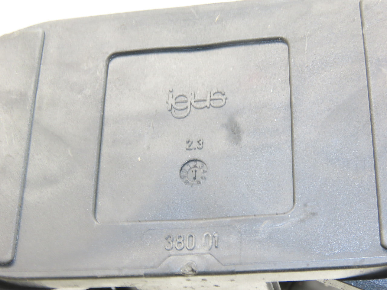 Igus 380.01 6-1/2" x 1-1/2" Cable Drag Energy Chain 15 Links 40"
